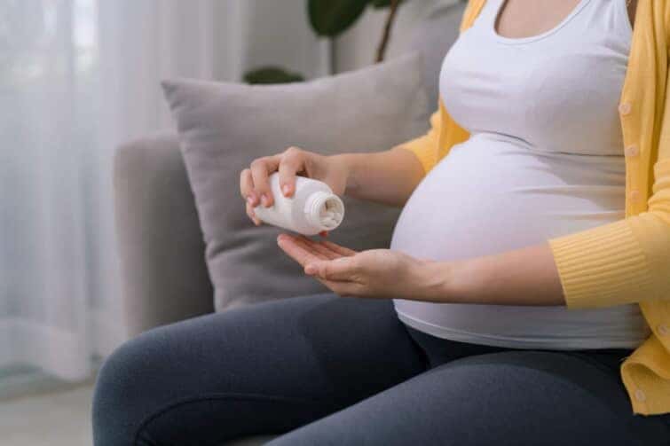葉酸サプリはいつからいつまで飲めばいい？妊娠前から授乳期に必要な栄養素は？