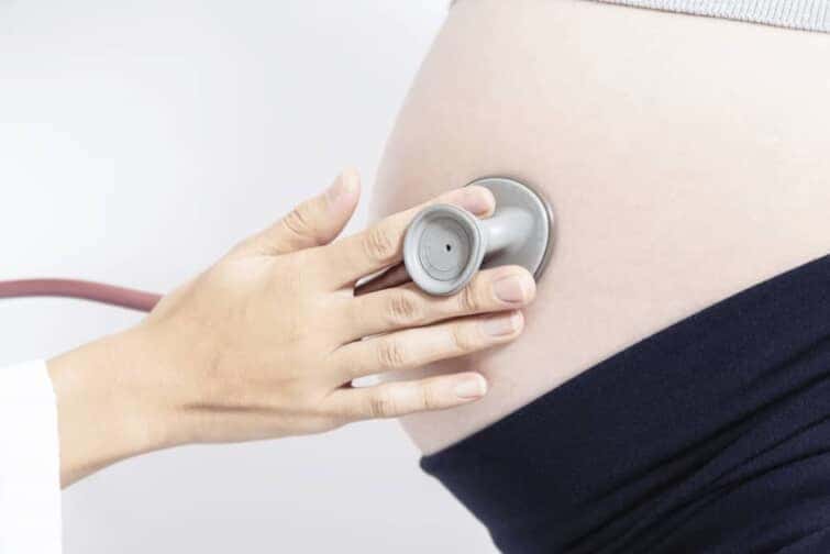 胎動の位置で赤ちゃんのいる場所がわかる？時期別の感じ方を紹介
