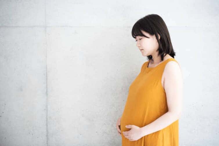 胎動の位置で赤ちゃんのいる場所がわかる 時期別の感じ方を紹介