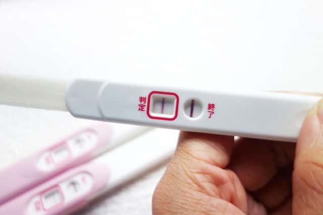 妊娠検査薬で陽性が出たらどうする？対応方法を詳しく紹介