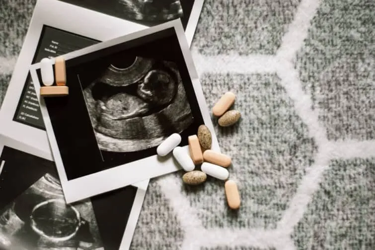 胎児のエコー写真と薬