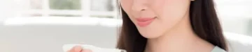体温を測る女性