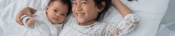 赤ちゃんとその姉