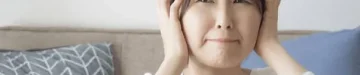 イライラしている女性